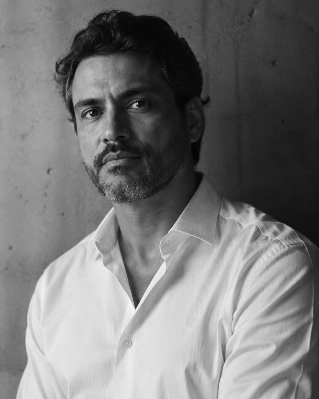 Retrato editorial de Renato Tomioka